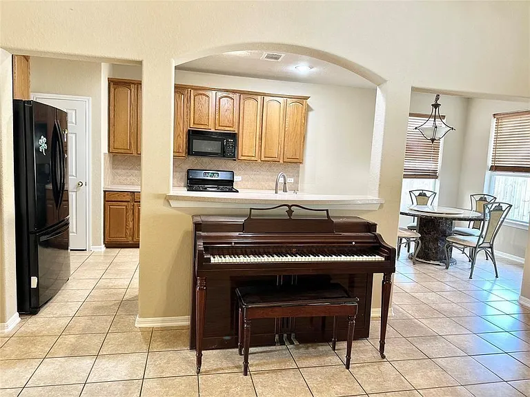 3723 Tumbling Falls Dr — Photo 6