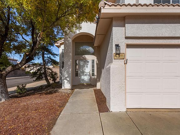 4th image of 8021 Corte Del Viento NW