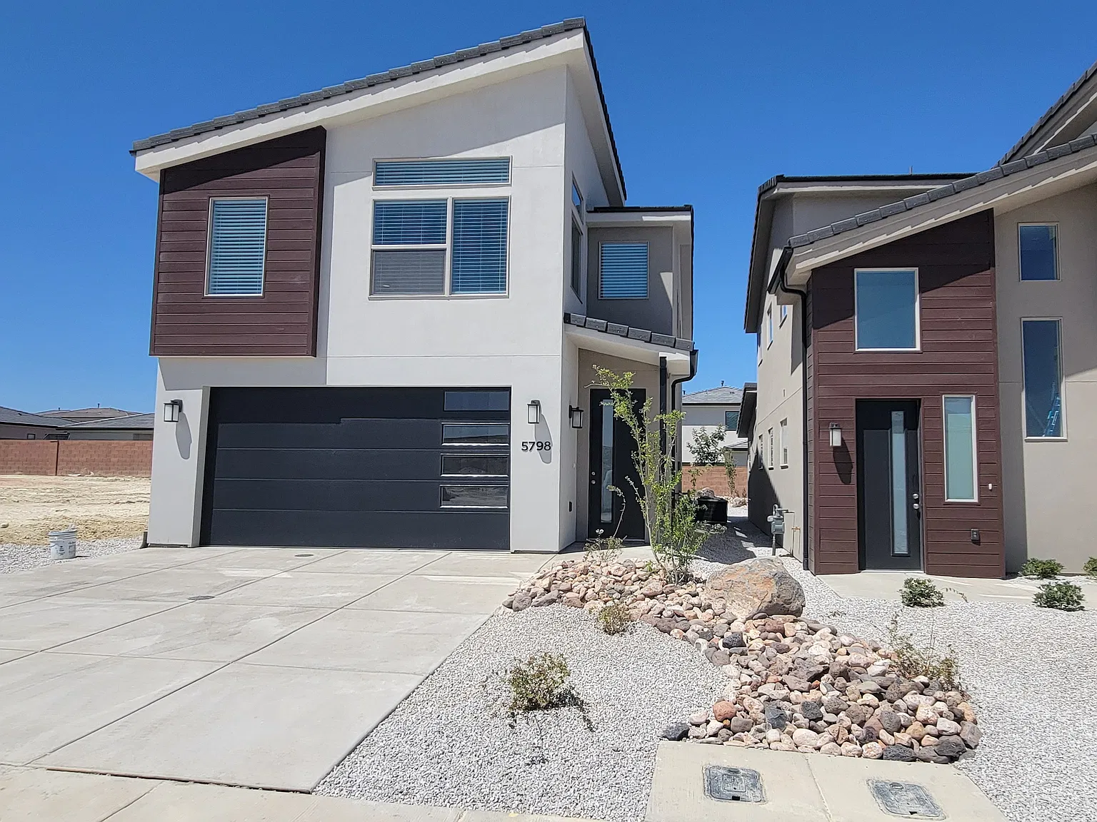 4 bed, 2.5 bath, 1880 sqft, $2,200 — Photo 1