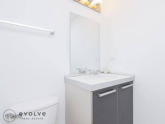 5th image of 1544 W Glenlake Ave APT 2B