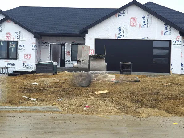 441 Gavin Cir, Peosta, IA 52068