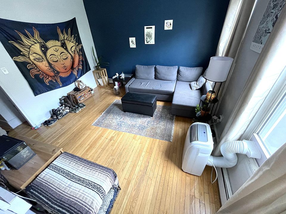 1st image of 367 Maverick St #2