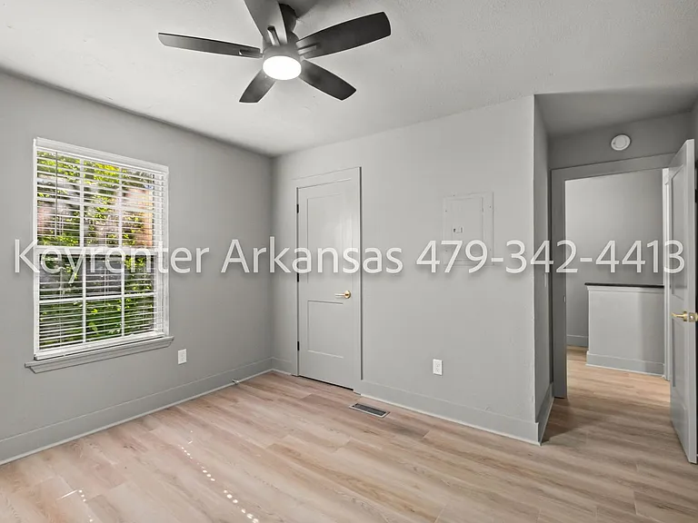 390 S University Ave — Photo 11