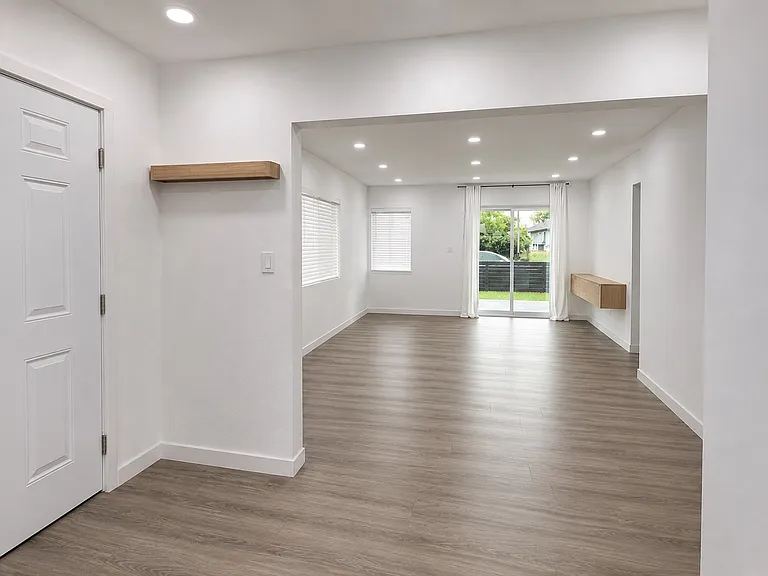 716 Crazy Horse St — Photo 2
