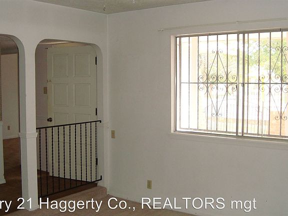 3rd image of 5709 Creston Ave