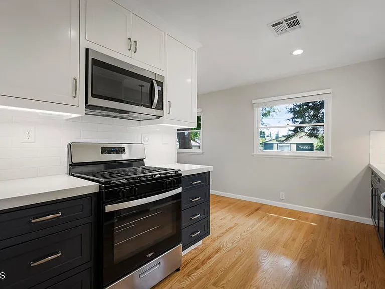 420 Violet Ave — Photo 11