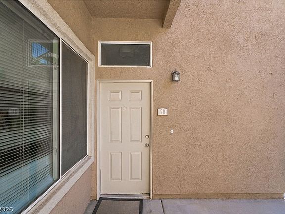 3rd image of 2305 W Horizon Ridge Pkwy APT 211