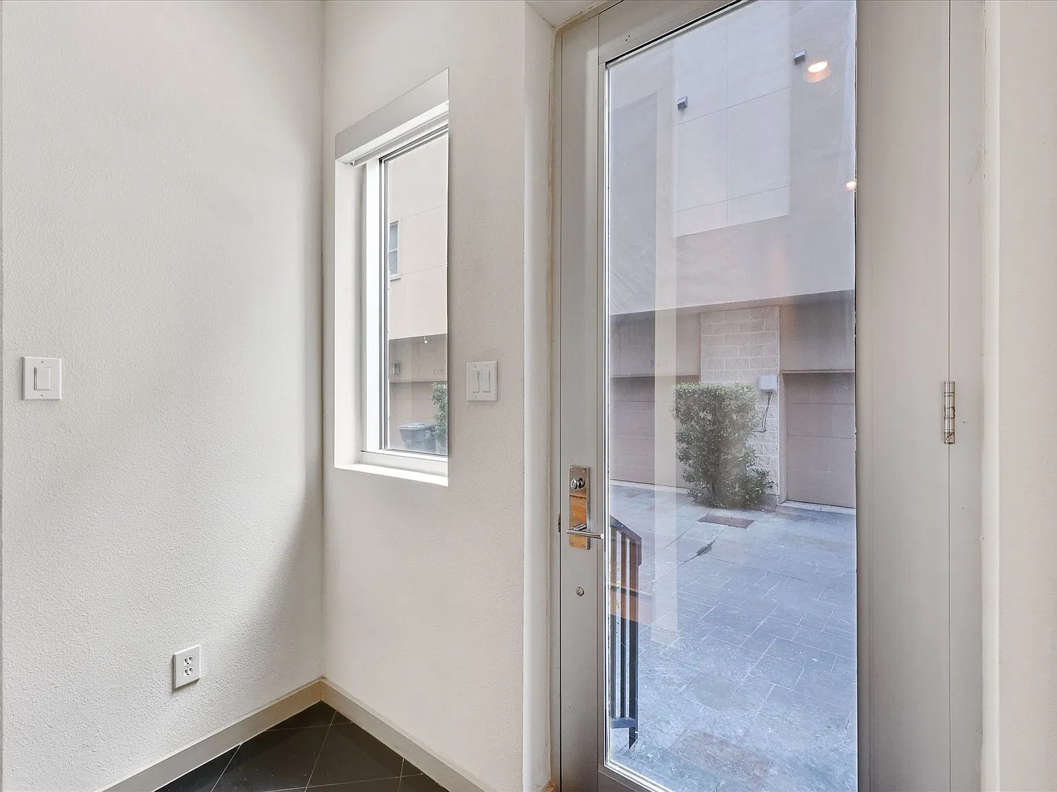 2 bed, 2.5 bath, 1799 sqft, $2,850 — Photo 3