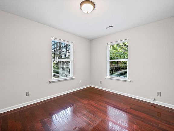 4th image of 604 41st Ave N #B