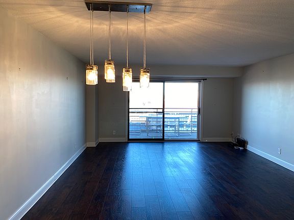 4th image of 26 10th St W Unit 1008