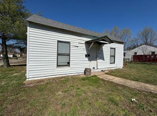 615 School Ave, Cuba, MO 65453