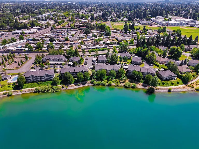 Lakepoint at Inland Shores — Photo 4