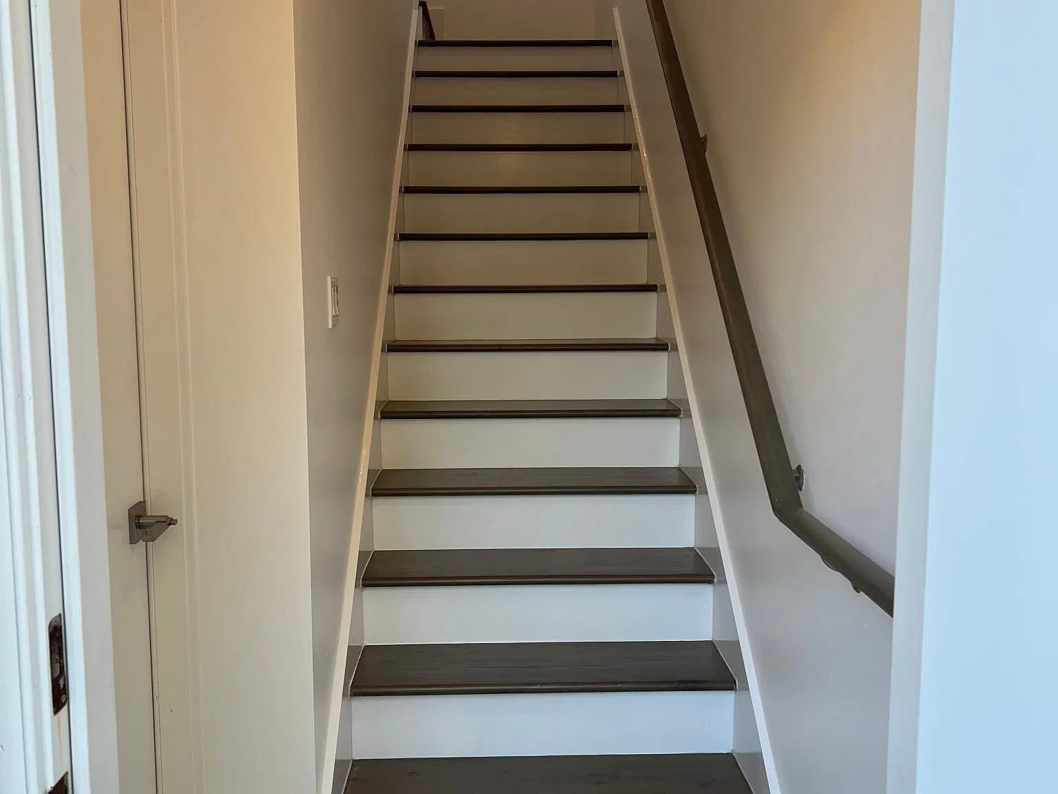 215 Pilgrim Rd — Photo 2