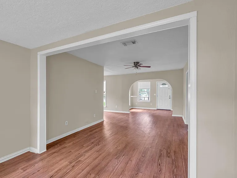 7304 Kinney St — Photo 13