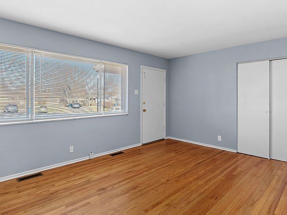 3rd image of 416 S Cadillac Dr