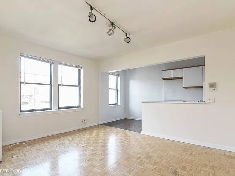 644 W Wrightwood — Photo 5