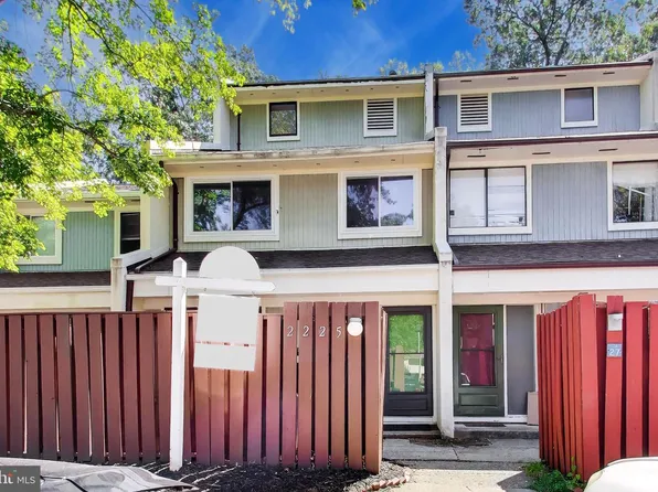 2225 Southgate Sq, Reston, VA 20191