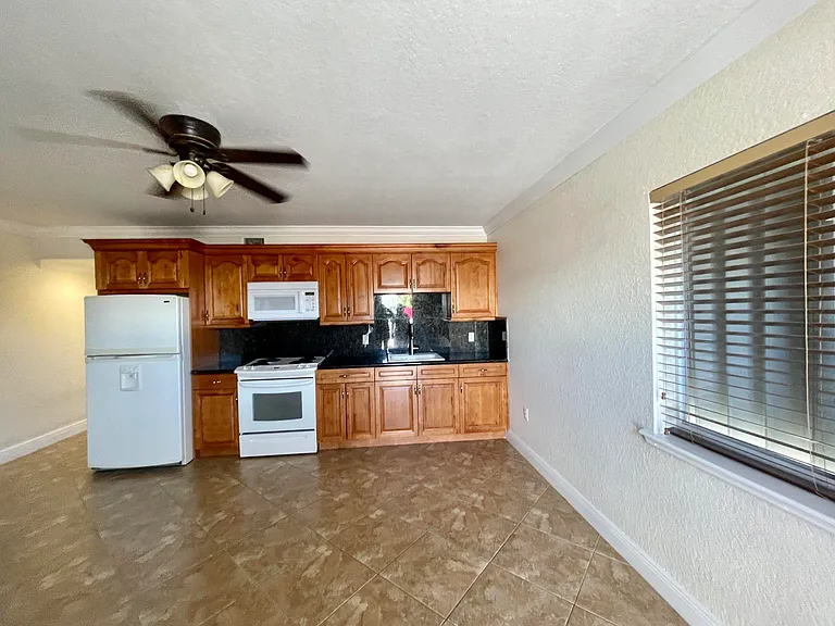 156 Marina Ave — Photo 20