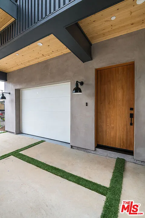 3 bed, 3.0 bath, 1600 sqft, $4,995 — Photo 4