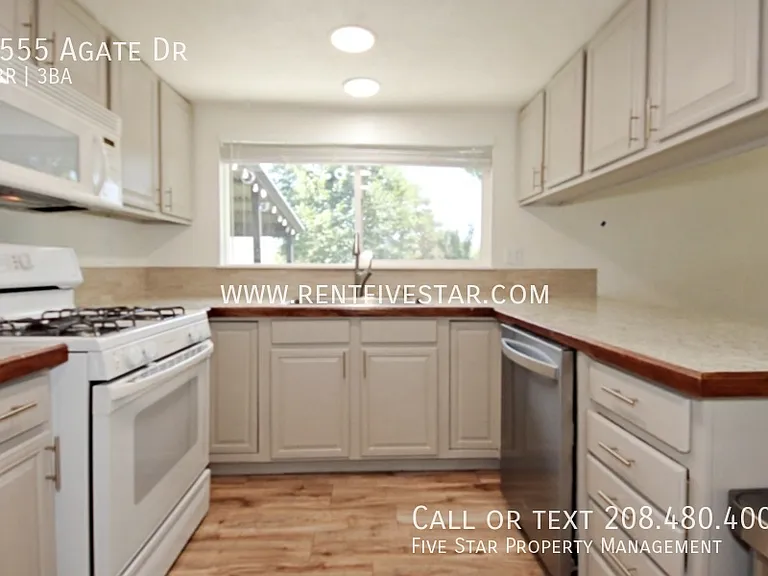 1555 Agate Dr — Photo 6