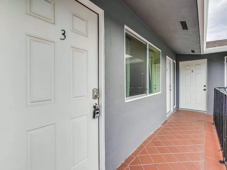 193 Redwood Avenue — Photo 29