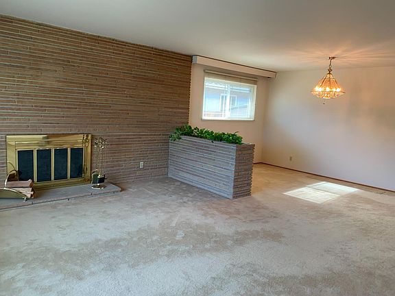4th image of 909 Del Monte Pl