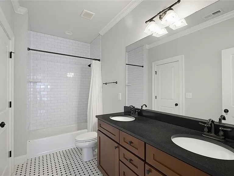 1452 Woodland Hills Dr NE — Photo 32