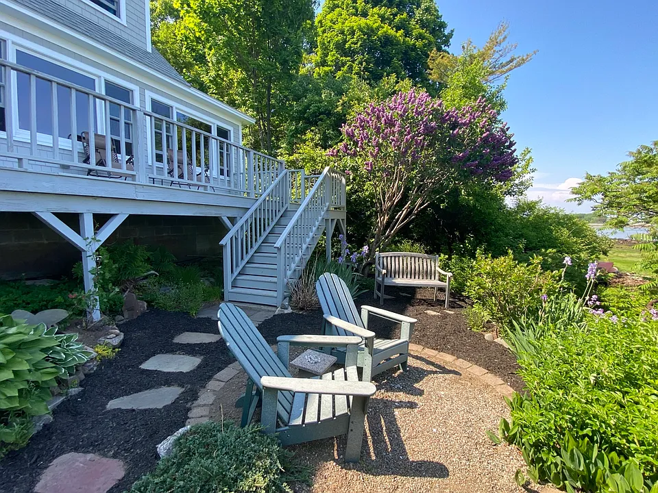 16 Agamenticus Ave