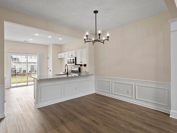 5th image of 403 Westcot Ct