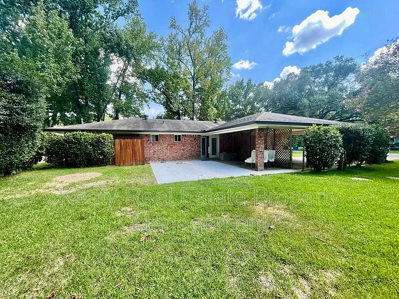 3 bed, 2.0 bath, 1562 sqft, $2,000 — Photo 2