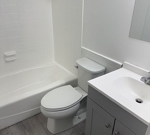 5th image of 595 Wagner Dr #4