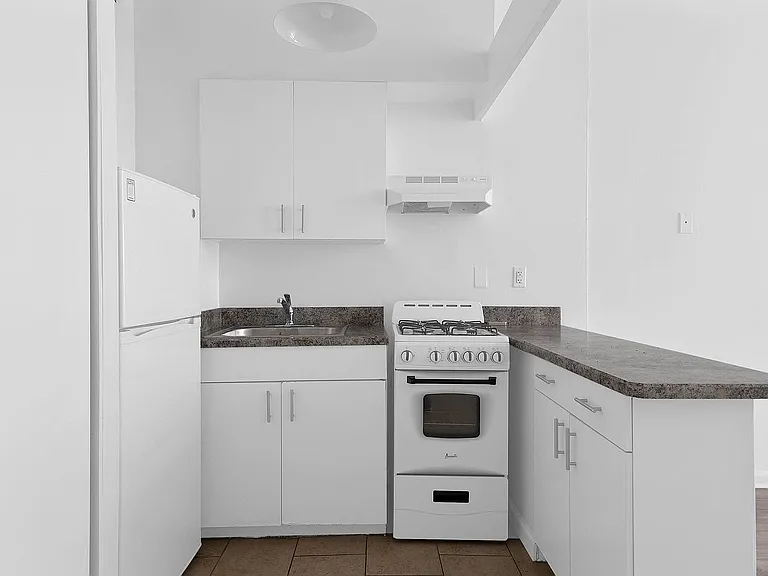88 Fulton St #318 — Photo 6