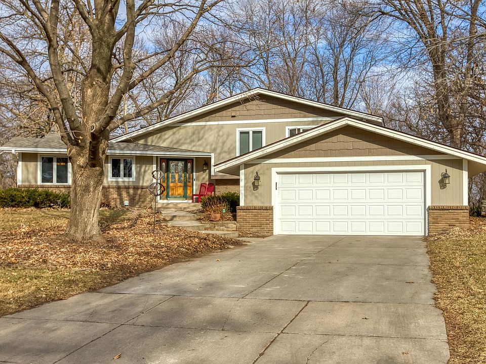 1st image of 2108 Manor Dr