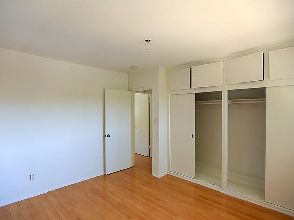 3rd image of 260 S Sycamore Ave APT 5