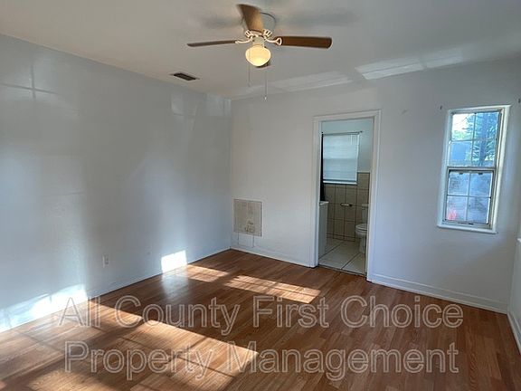 5th image of 911 Pine St
