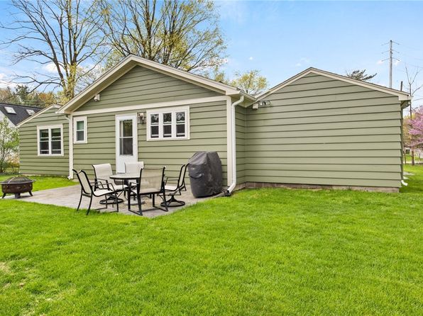 49 Rand Pl, Pittsford, NY 14534