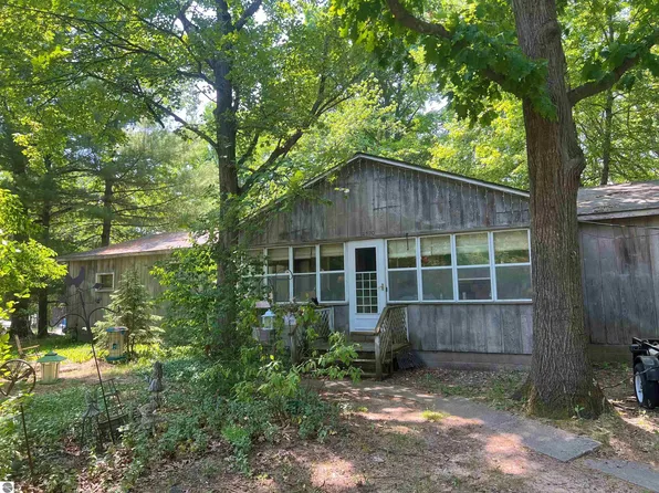 2520 Artist Ave, Interlochen, MI 49643