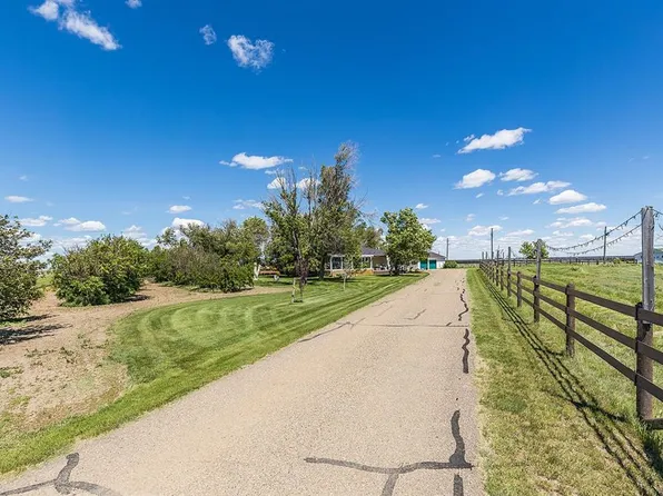 14017 E Range Road 65, Cypress County, AB T0J 2P0