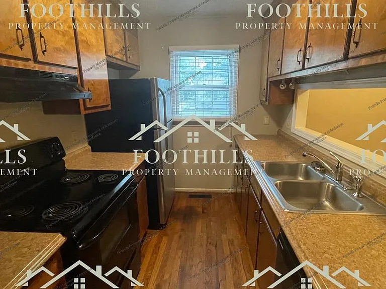 323 Johnson Ave — Photo 4