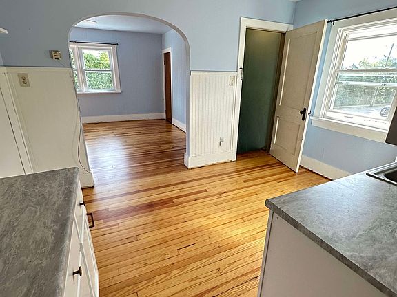 3rd image of 36 Vandenberg Ave Unit 2