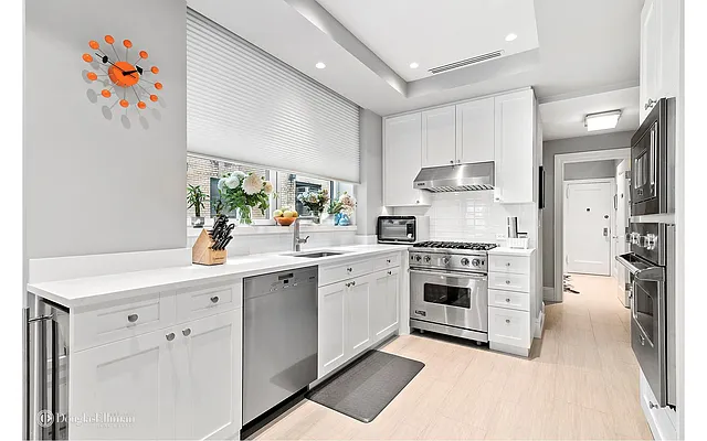 Sold by Douglas Elliman | media 19