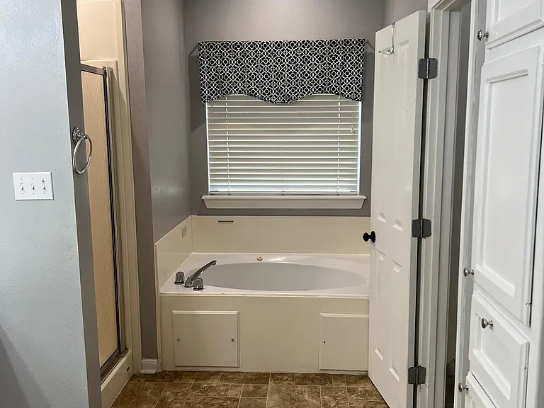 18548 Lake Camellia Ave — Photo 11