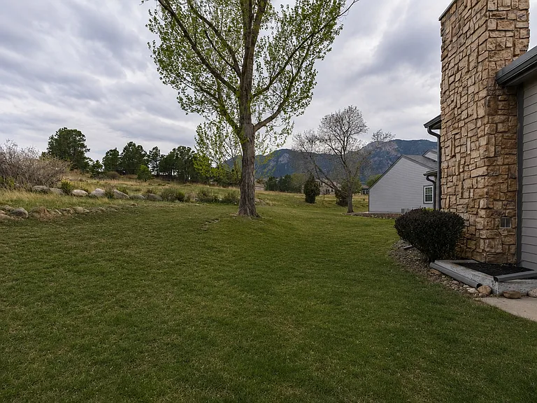 108 Cobblestone Dr — Photo 24