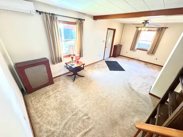 8 Loomis Park Rd, Wilkes Barre, PA 18706