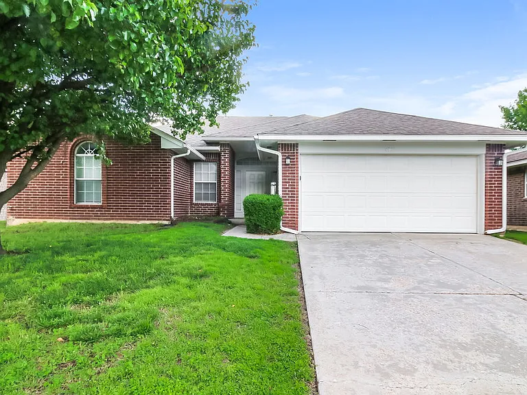 4825 Republic Dr — Photo 1