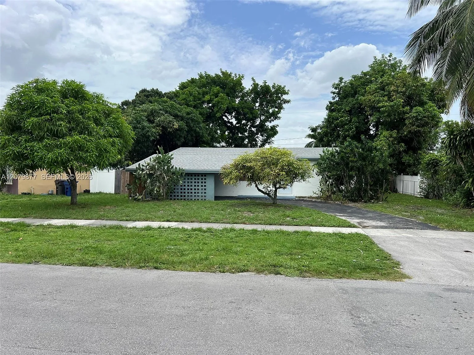 Lauderdale Lakes West Gat — Photo 1