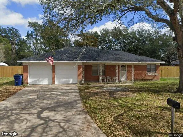 1426 Lawn Dr, Angleton, TX 77515