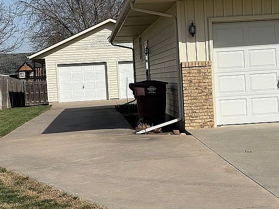 2nd image of 1520 Trail W