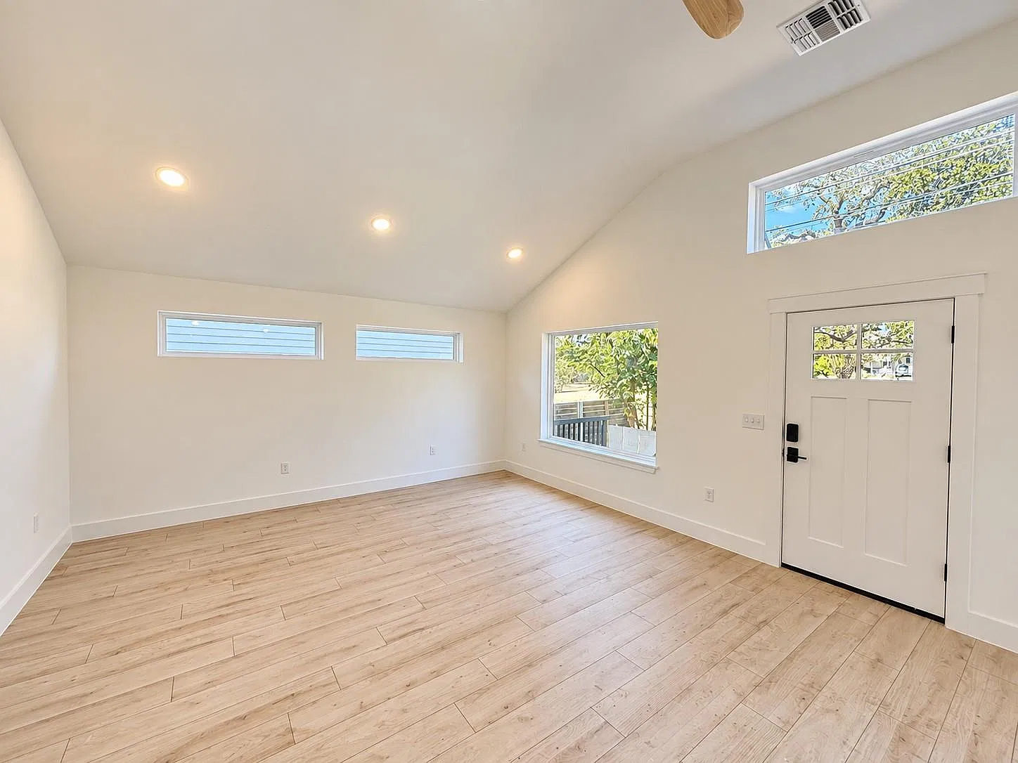 2 bed, 2.0 bath, 1144 sqft, $4,200 — Photo 4