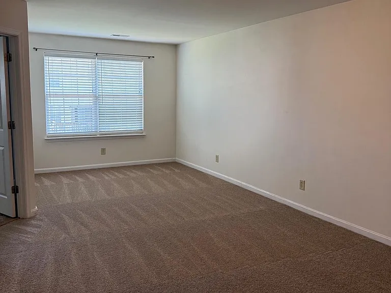7028 Wytheville Cir — Photo 7